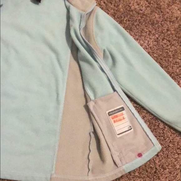 I’m selling a carolina blue North Face Jacket. - Picture 4 of 5